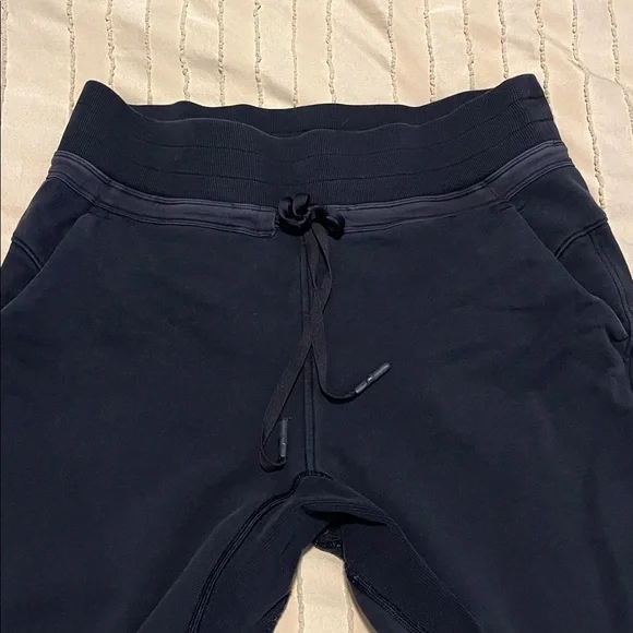 Lululemon Black Cropped Sweats / Joggers Pants - Picture 3 of 8